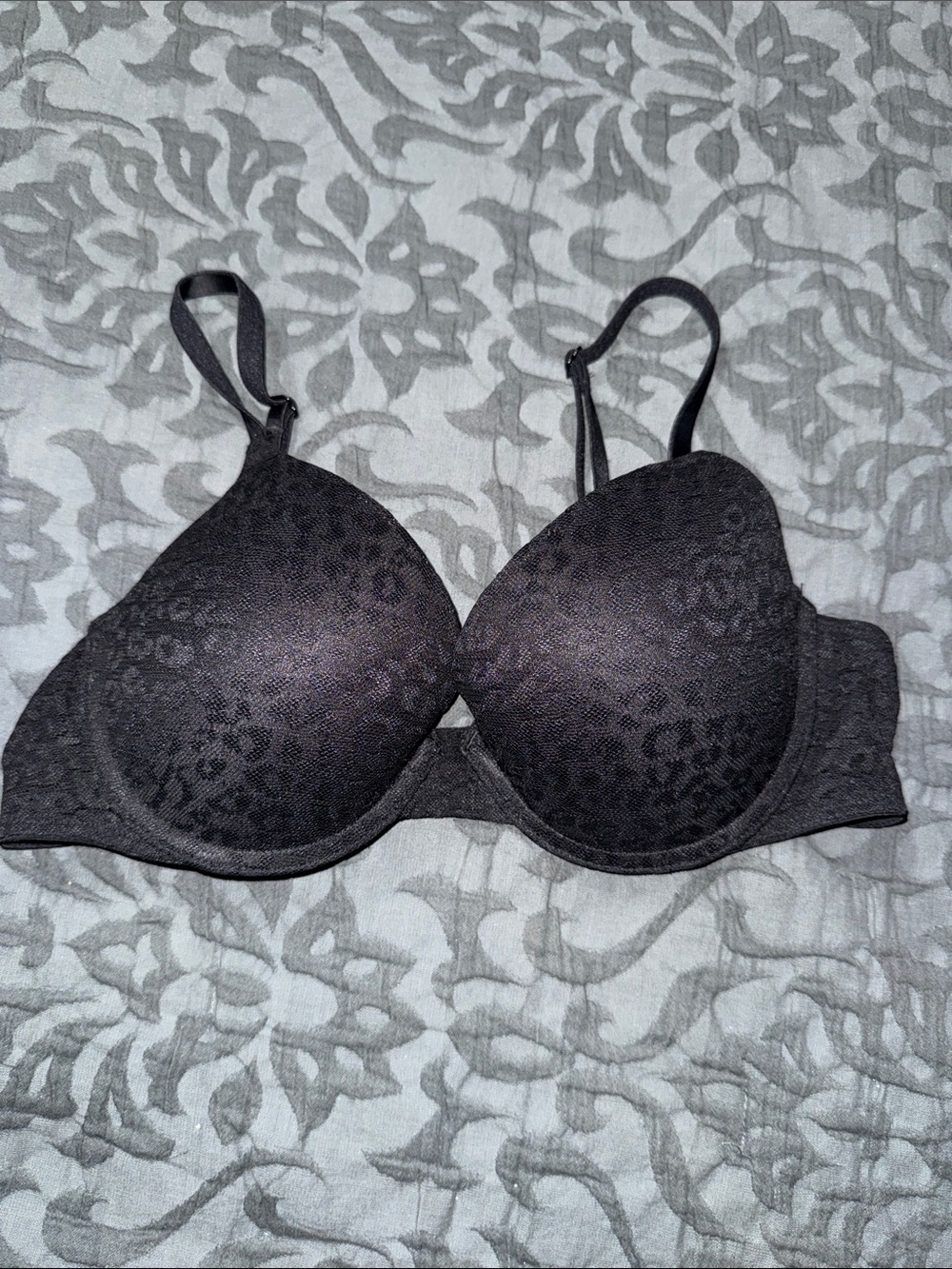 PINK Victoria’s Secret Wear Everywhere push-up bra size 36b lace animal pattern